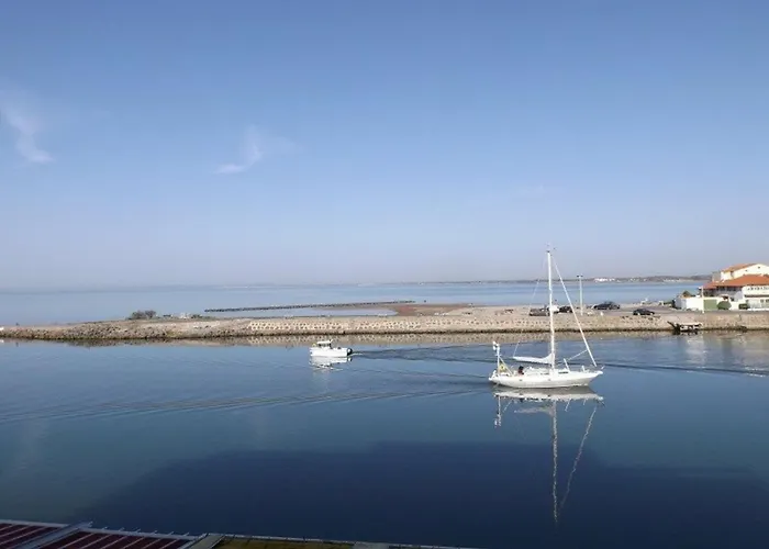 2 Pieces Avec Terrasse En Front De A Louer - Fr-1-423-181 Апартаменты